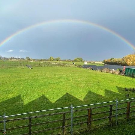 Hanaverian Suit With Amazing Views Of Stud Farm. Driffield Exterior photo