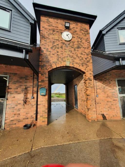 Hanaverian Suit With Amazing Views Of Stud Farm. Driffield Exterior photo